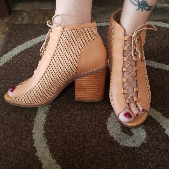 Aldo Shoes - 🌸NEW🌸Aldo brand,lace up booties